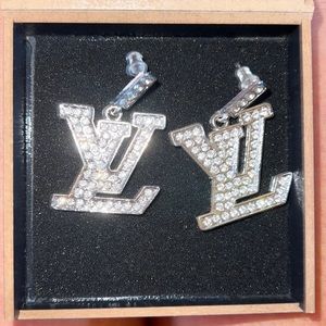 knockoff silver colored earrings